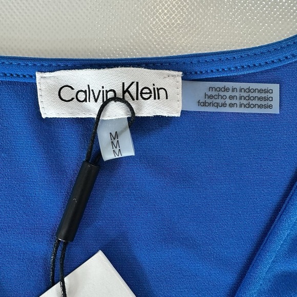Calvin Klein Blue Ruched V Neck Short Sleeve Blouse Size Medium NWT Lightweight - Picture 3 of 9